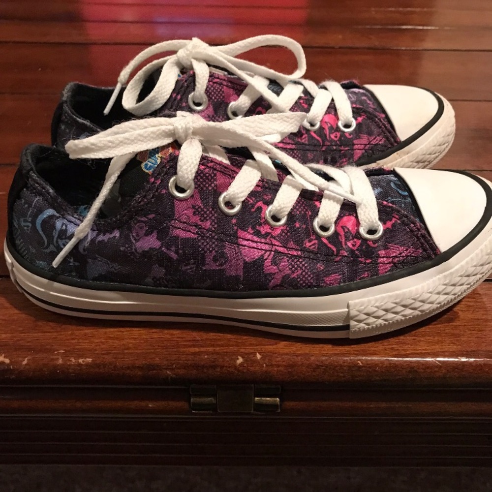 Supergirl Converse sneakers. Youth 13.